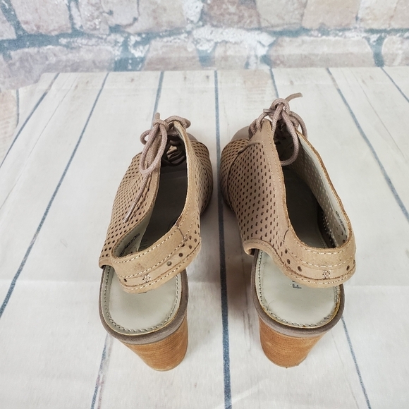 Franco Sarto Gossip Peeptoe  Slingback Sz 9W Taupe Suede - Picture 8 of 13